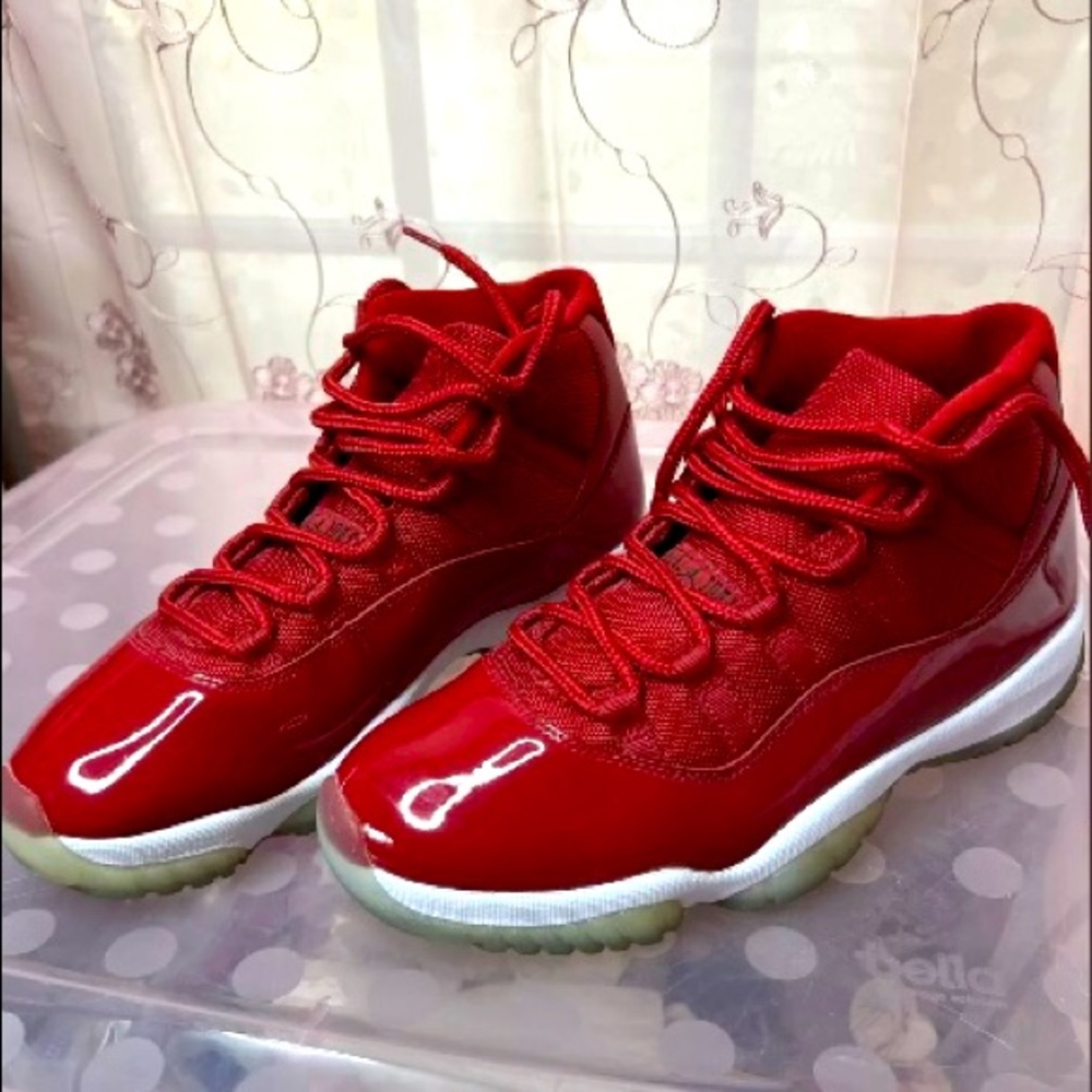 Nike Retro 11 Jordan Red